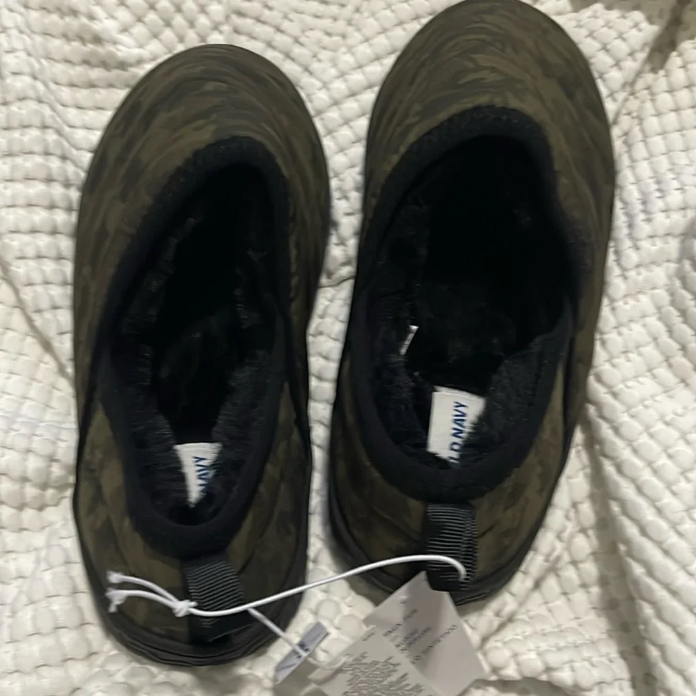 NWT- Old Navy - Boy’s XXL (5Y-6Y)